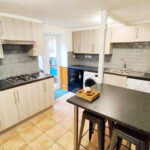 6 bed house for students to rent near Northampton Uni kitchen