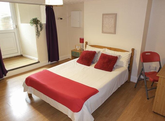 Eight bed student and nurse accommodation in Northampton Bedroom 3