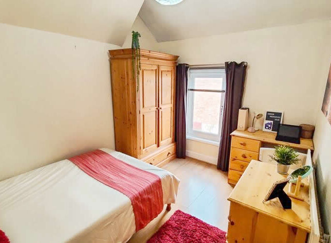 Northampton University student accommodation with six bedroom 5